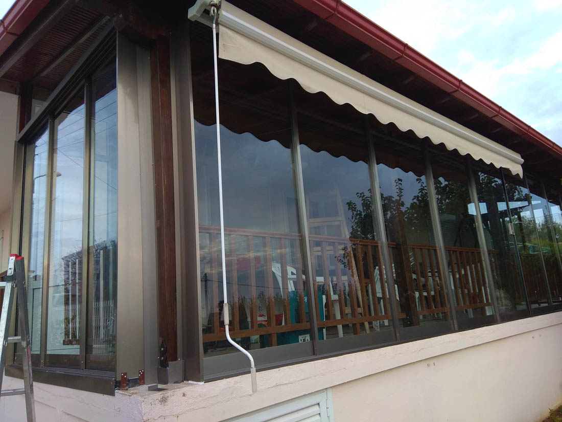 Σειρόμενα συστήματα σε εξωτερικό καταστήματος υπό κατασκευής